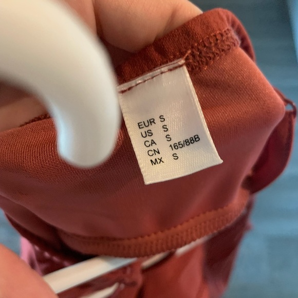 Women's V Neck Ruffle Hem Fishtail Bodycon Dress - Picture 11 of 12